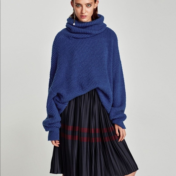 Zara pleated skirt navy - Picture 2 of 3